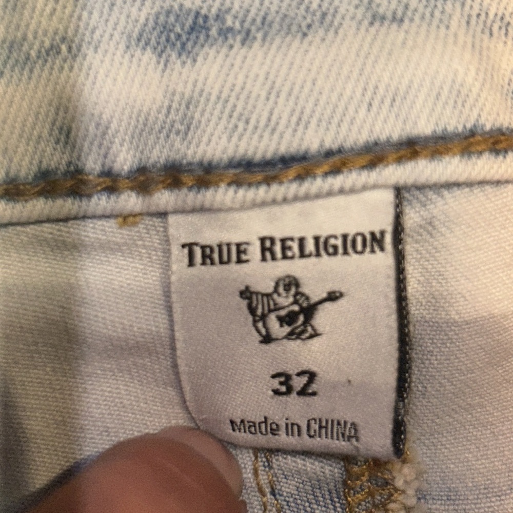 Women - True Religion light wash denim Joey low rise shorts - size 32 - Picture 5 of 6